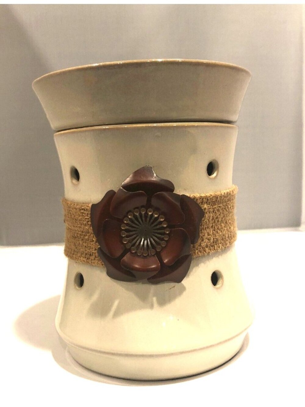 Authentic Scentsy Roselyn Wax Premium Warmer Tan Burlap Rose Retired